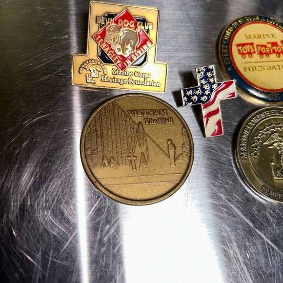 Marine pin and collection. - Picture 3 of 9